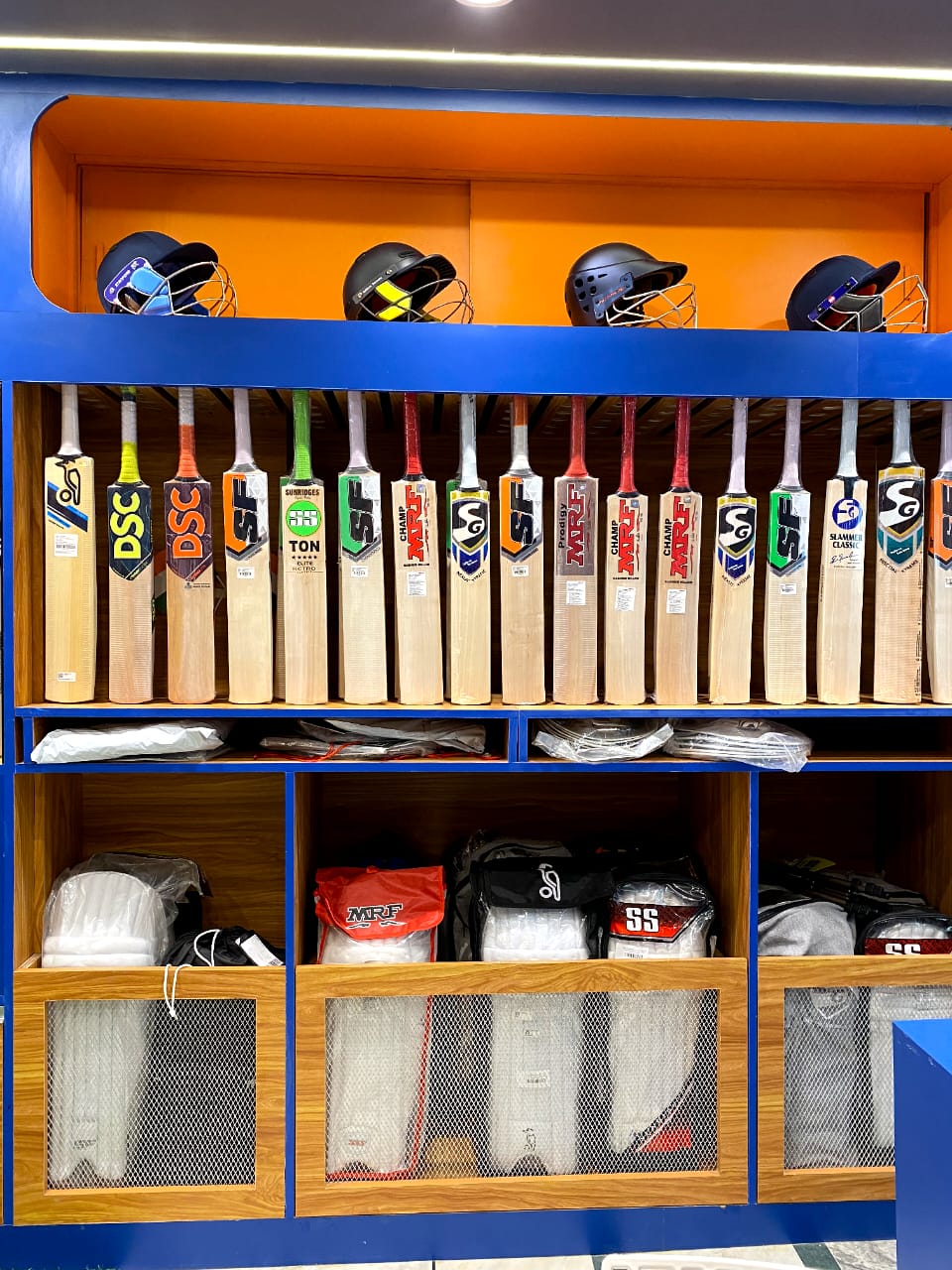 cricket bats , cricket , cricketing gears  , cricket ball , 